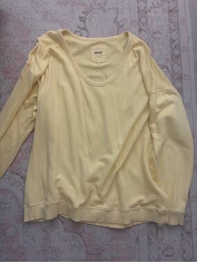 aerie Scoop-Neck Lightweight Crewneck in Pale Yellow